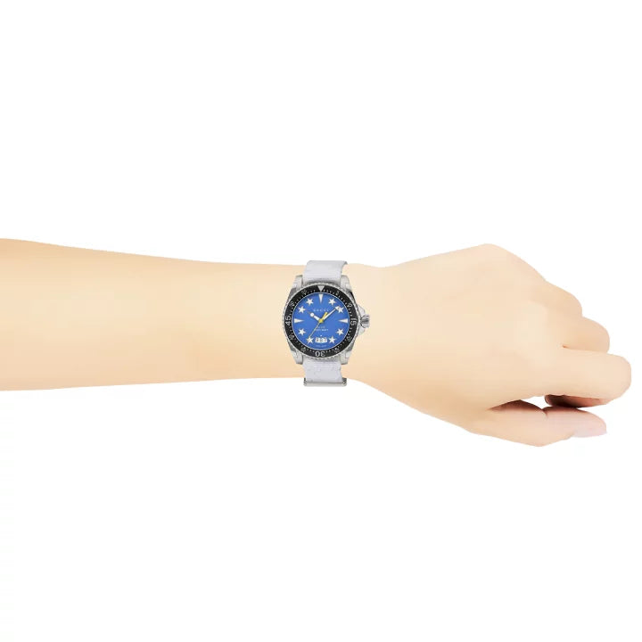 Men's Gucci Dive Sapphire Glass Quartz Watch - YA136340
